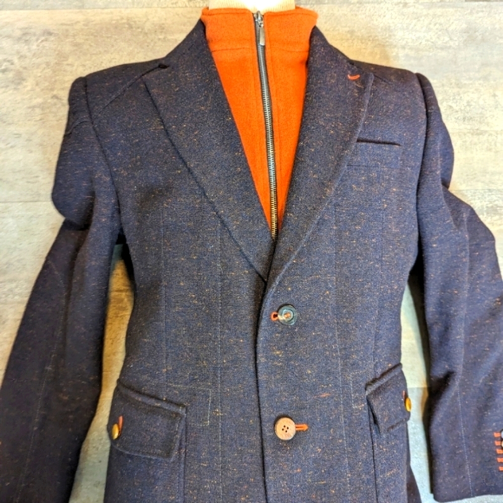 Elegant Men's Blazer with Orange Highlights - Picture 2 of 13